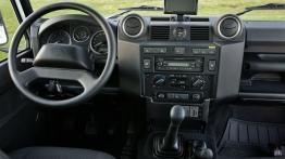 Land Rover Defender 2012 - kokpit
