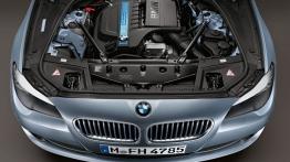 BMW serii 5 ActiveHybrid - maska otwarta