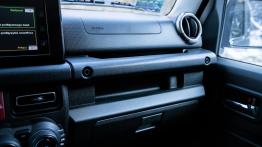 Suzuki Jimny 1.5 102 KM - galeria redakcyjna - inny element panelu przedniego