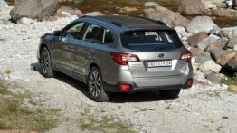 Subaru Outback 2015 2.5i - wersja europejska - widok z tyłu