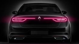 Renault Talisman (2016) - tył - reflektory włączone