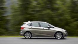BMW 225i Active Tourer (2014) - prawy bok