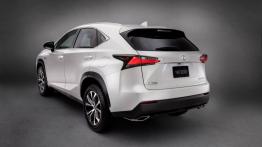 Lexus NX 200t (2014) - tył - reflektory włączone