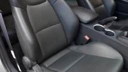 Hyundai Genesis Coupe - fotel pasażera, widok z przodu