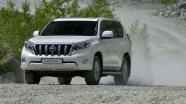 Toyota Land Cruiser 2.8 D-4D (2016) - widok z przodu