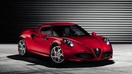 Alfa Romeo 4C (2013) - przód - reflektory włączone