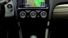 Subaru Forester IV - wersja europejska - konsola środkowa