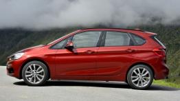 BMW 218d Active Tourer (2014) - lewy bok