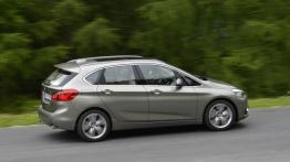 BMW 225i Active Tourer (2014) - prawy bok
