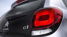 Citroen C1 II (2014) - wersja 5-drzwiowa - prawy tylny reflektor - włączony