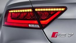Audi RS7 Sportback - lewy tylny reflektor - włączony