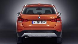 BMW X1 Facelifting - tył - reflektory wyłączone