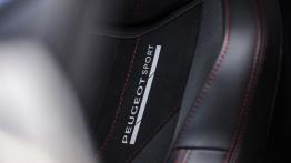 Peugeot 308 II Hatchback GTi (2016) - fotel kierowcy, widok z przodu