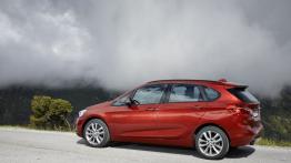 BMW 218d Active Tourer (2014) - lewy bok