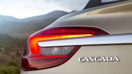 Opel Cascada - lewy tylny reflektor - włączony