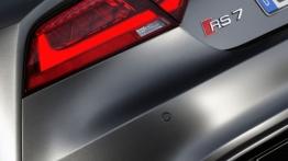 Audi RS7 Sportback - lewy tylny reflektor - włączony