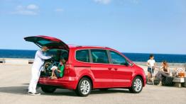Seat Alhambra 2011 - tył - bagażnik otwarty