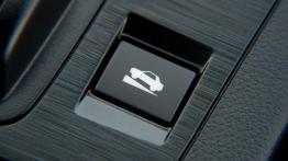 Subaru Outback 2015 2.0D - wersja europejska - przycisk na tunelu środkowym