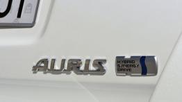 Toyota Auris II Hybrid Touring Sports (2013) - emblemat