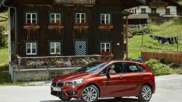 BMW 218d Active Tourer (2014) - lewy bok