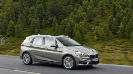 BMW 225i Active Tourer (2014) - prawy bok