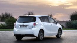 Toyota Verso Facelifting - widok z tyłu