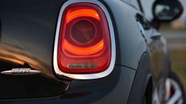 Mini John Cooper Works 2015 - prawy tylny reflektor - włączony