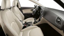 Seat Leon III ST (2014) - widok ogólny wnętrza z przodu