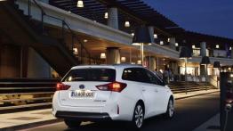 Toyota Auris II Hybrid Touring Sports (2013) - widok z tyłu