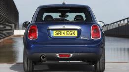 Mini Cooper D 2014 - wersja 5-drzwiowa - widok z tyłu