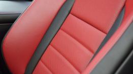 Lexus NX 300h (2014) - fotel kierowcy, widok z przodu