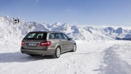 Mercedes E 350 CDI 4MATIC W212 kombi - widok z tyłu