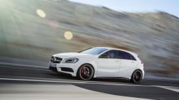 Mercedes A45 AMG (2013) - lewy bok