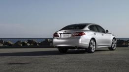 Infiniti M 2010 - widok z tyłu