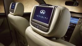 Infiniti QX70 (2014) - ekran systemu multimedialnego w fotelu