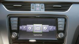 Skoda Octavia III RS Kombi 2.0 TSI (2013) - ekran systemu multimedialnego