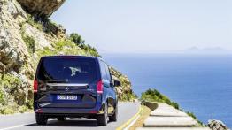 Mercedes klasy V (2014) - widok z tyłu