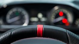 Peugeot 208 GTi 30th Anniversary Edition (2015) - kierownica