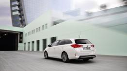 Toyota Auris II Hybrid Touring Sports (2013) - widok z tyłu