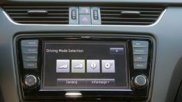 Skoda Octavia III RS Kombi 2.0 TSI (2013) - ekran systemu multimedialnego