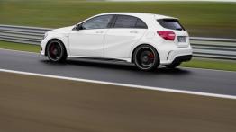 Mercedes A45 AMG (2013) - lewy bok