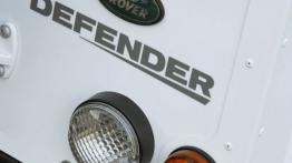 Land Rover Defender 2012 - emblemat