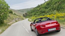 Mazda MX-5 IV Soul Red (2015) - widok z tyłu