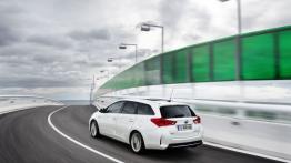 Toyota Auris II Hybrid Touring Sports (2013) - widok z tyłu