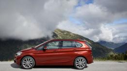 BMW 218d Active Tourer (2014) - lewy bok