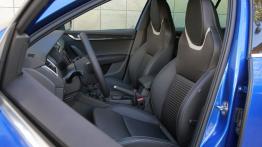Skoda Octavia III RS Kombi 2.0 TSI (2013) - widok ogólny wnętrza z przodu