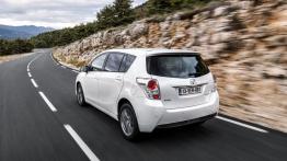 Toyota Verso Facelifting - widok z tyłu