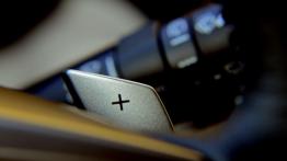 Subaru Forester IV - wersja europejska - manetka zmiany biegów pod kierownicą