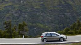 BMW 225i Active Tourer (2014) - prawy bok