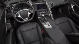 Chevrolet Corvette C7 Z06 Coupe (2015) - widok ogólny wnętrza z przodu